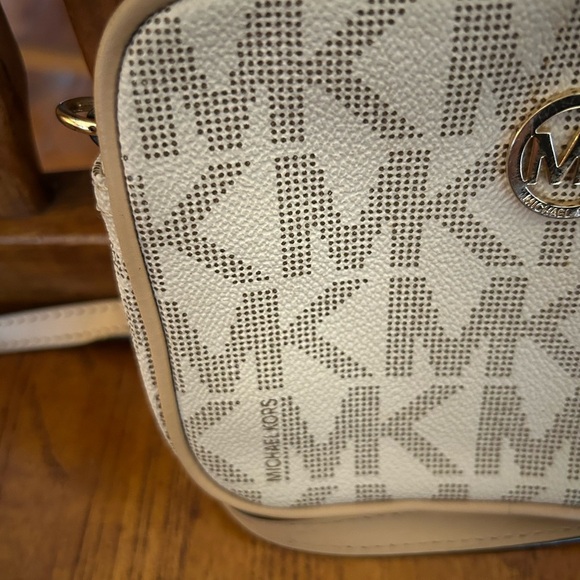 Michael Kors Fulton Signature MK Logo Small Crossbody EUC! - Picture 3 of 14